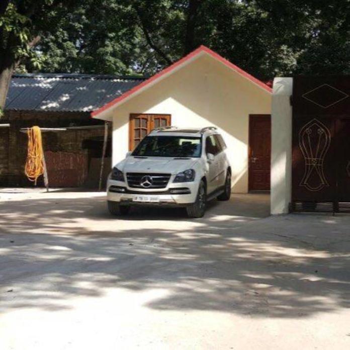 Maulana Saad farmhouse expensive car