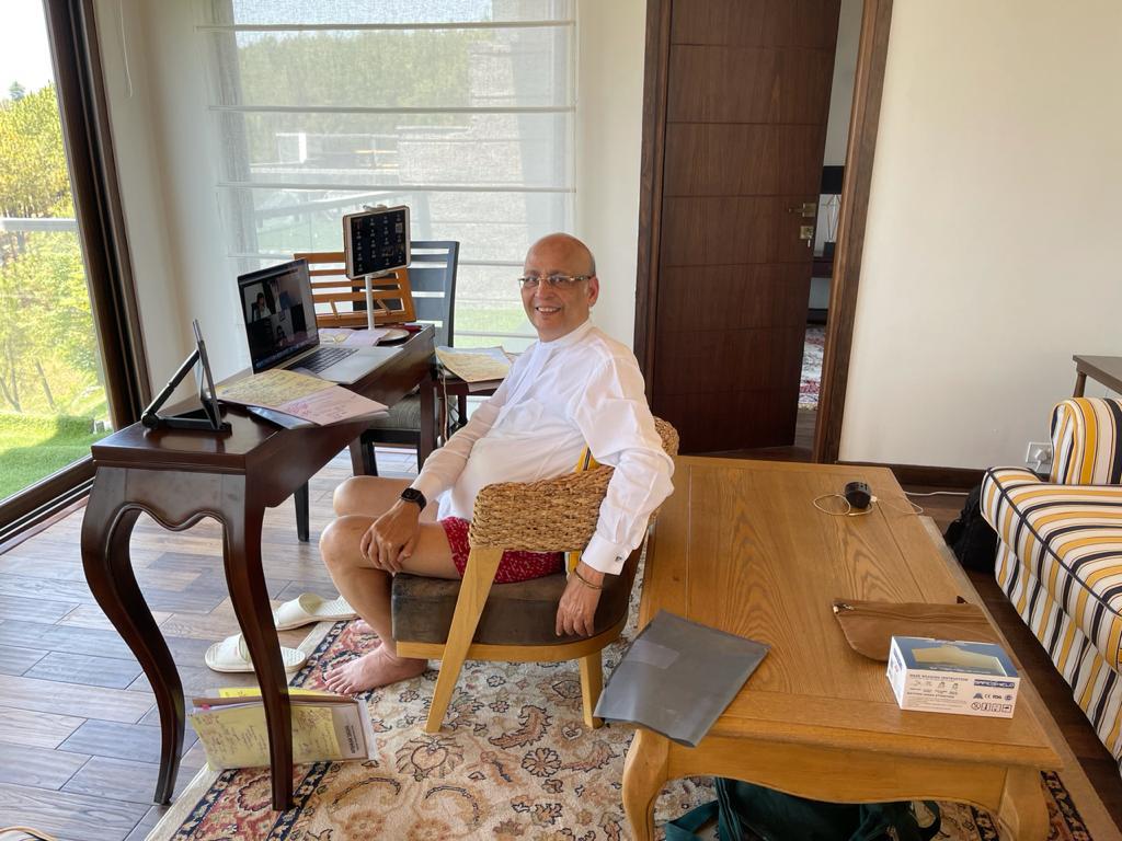 In what could come as an acute embarrassment for a senior Supreme Court lawyer, Abhishek Singhvi has been caught attending a court session with no pants